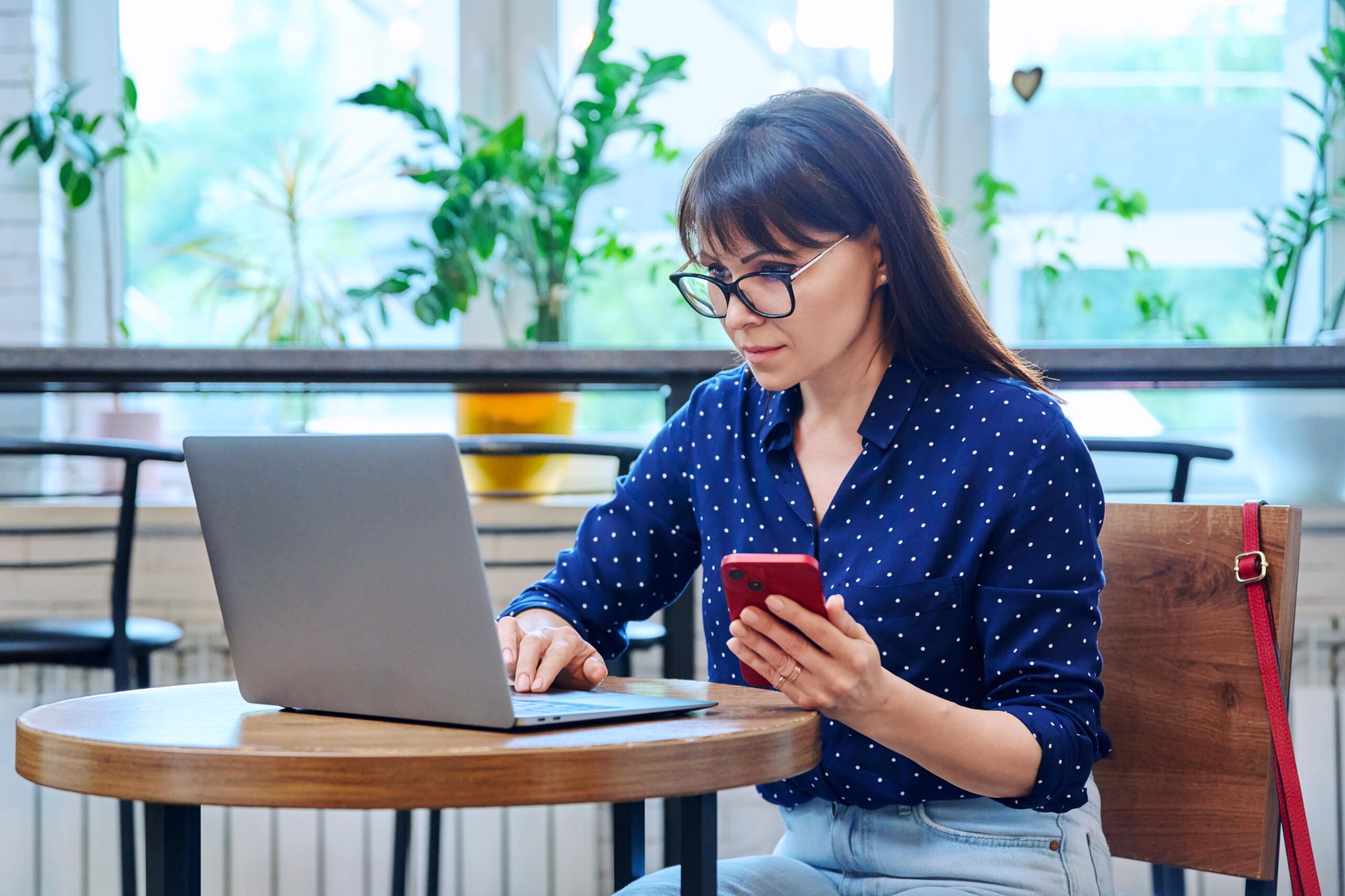 Woman in coffee shop working on laptop.